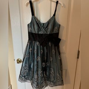 Morgan & Co. cocktail dress, juniors 5/6, peacock green w/fritter black overlay.